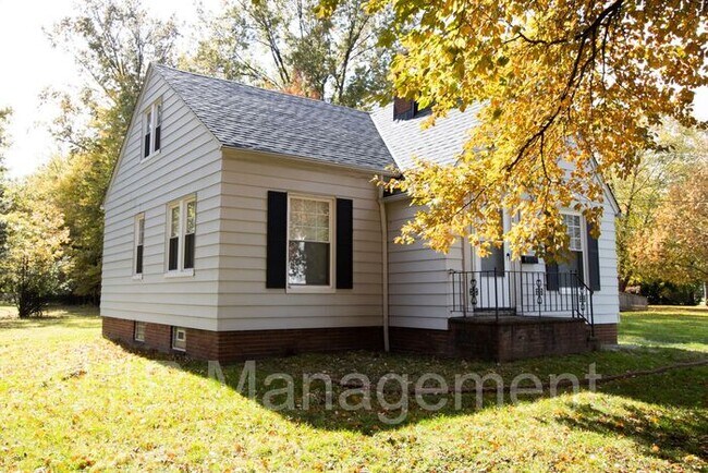 Building Photo - Beautiful 3 Bedroom house in South Euclid!