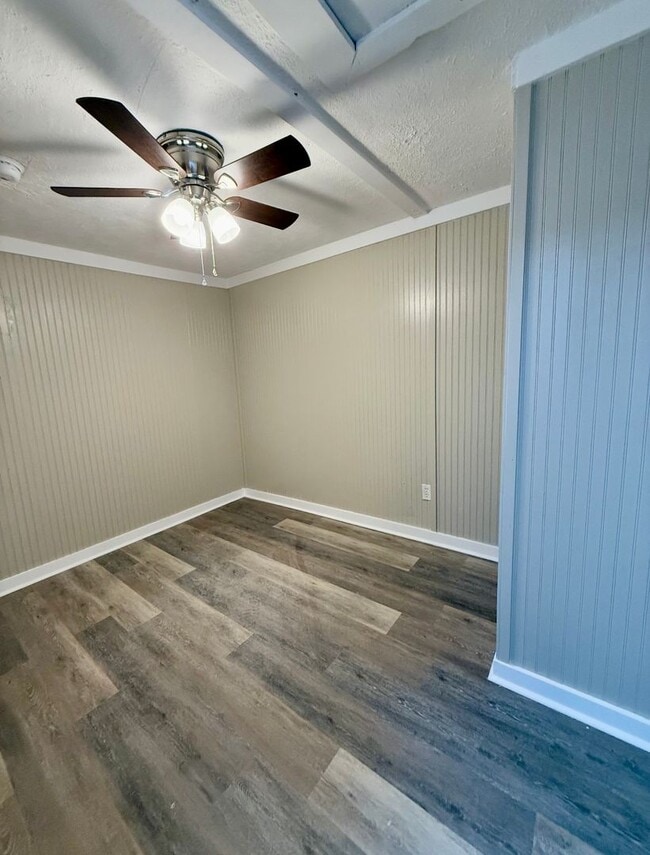 Building Photo - 2 Bed/1 Bath House