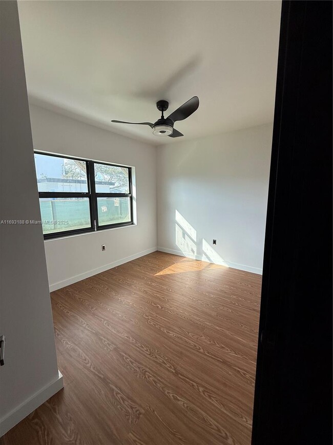 Building Photo - 2 bedroom in Hallandale FL 33009