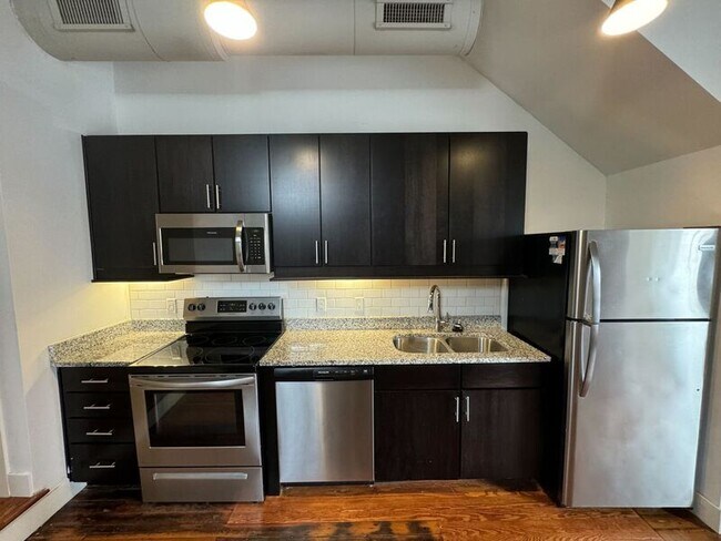 Building Photo - 17 W Main St