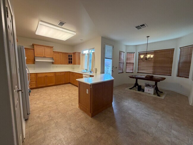 Building Photo - Spacious 4-Bedroom Ewa Beach Home with Den...