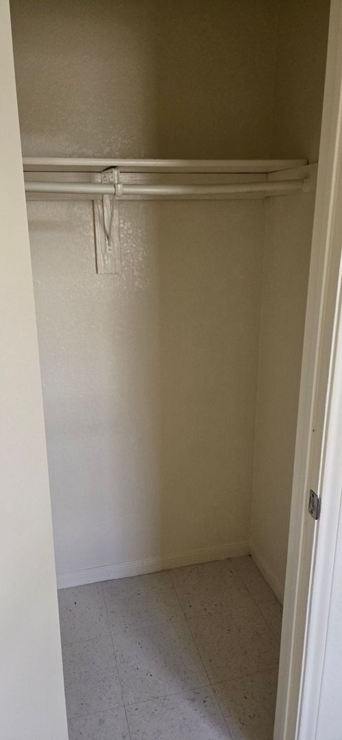 Building Photo - 1401 Janis Dr