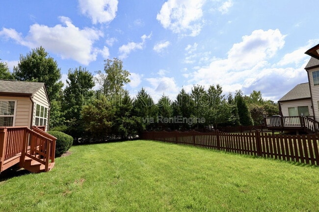 Building Photo - 6924 Swanhaven Dr