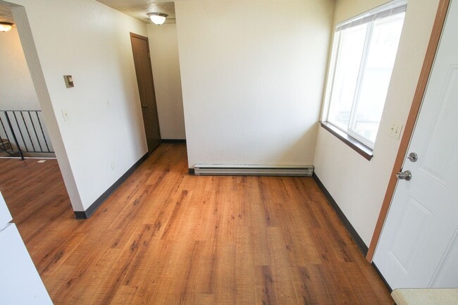 Building Photo - 723 E Broad Ave