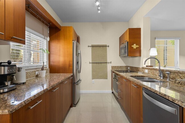 Building Photo - 18413 NE 27th Ct