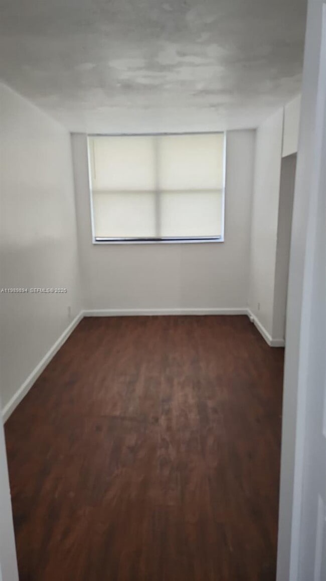 Building Photo - 2401 Riverside Dr