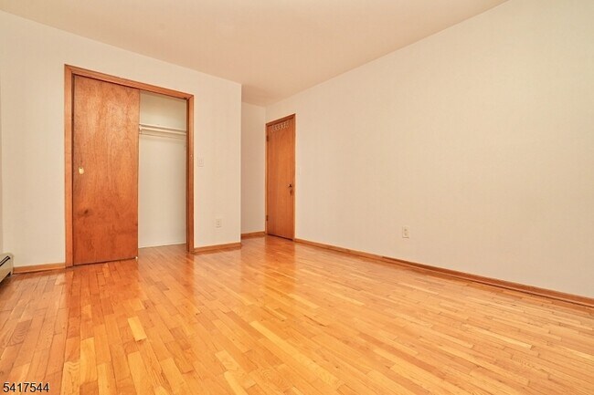 Building Photo - 9 Davey St