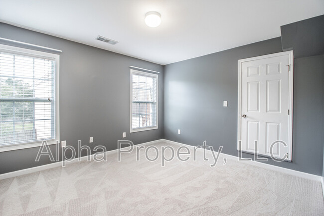 Building Photo - 515 Adeline Ct