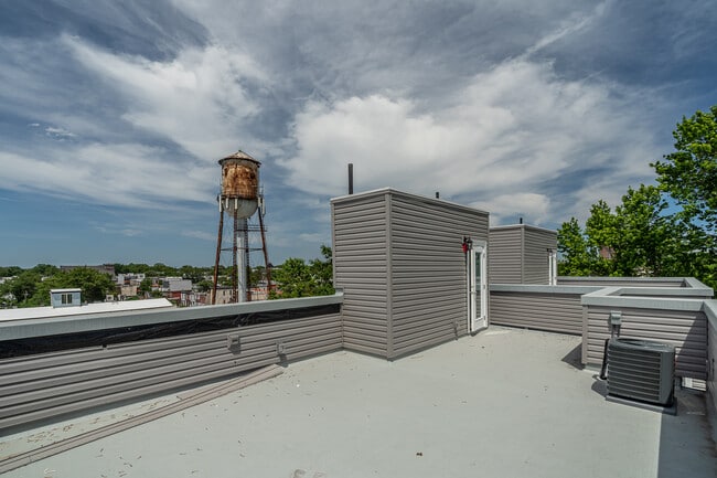 Building Photo - Bailey on the Park