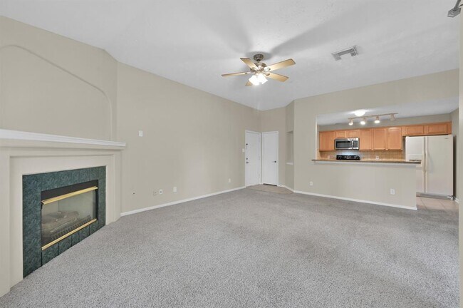 Building Photo - 8051 Bay Branch Dr