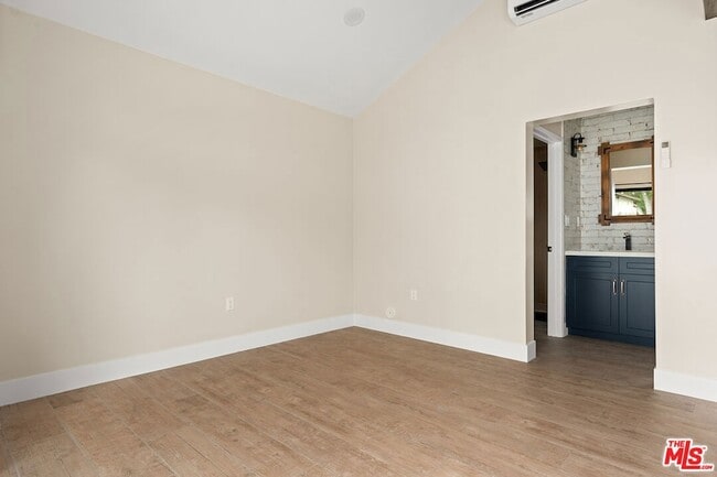 Building Photo - 3006 Acresite St