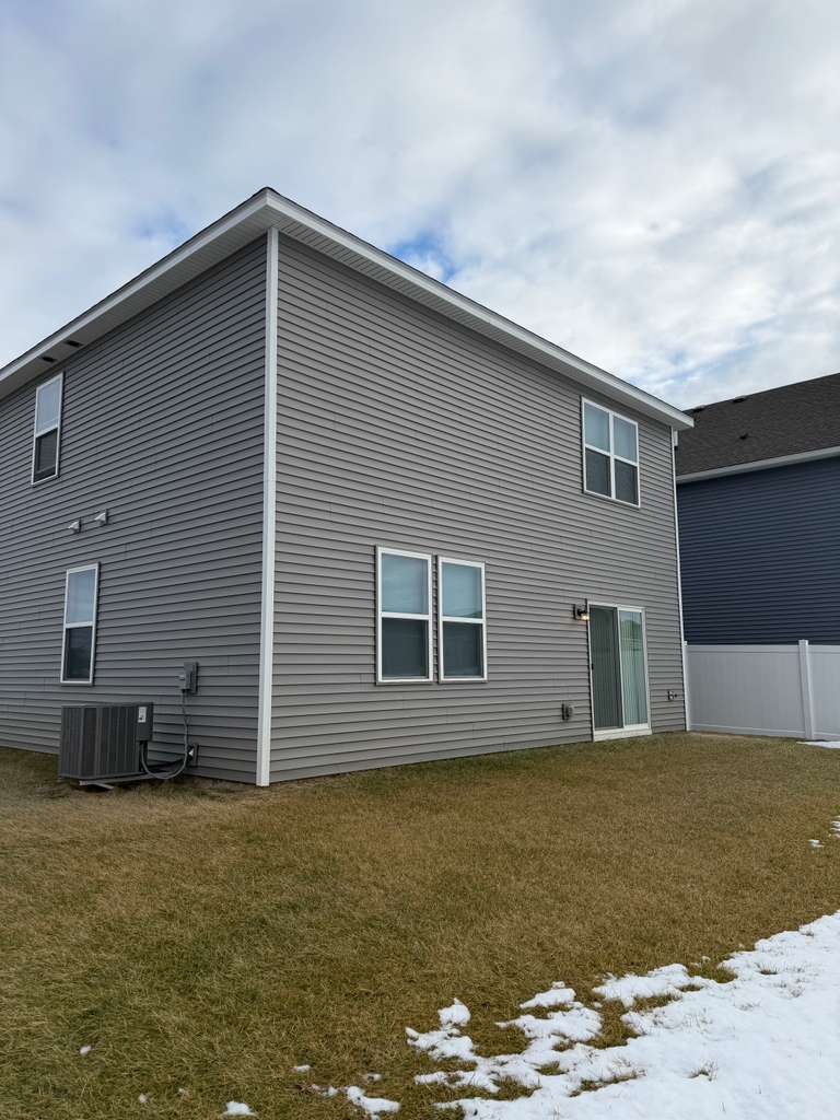 Building Photo - 10604 Heron Ave S