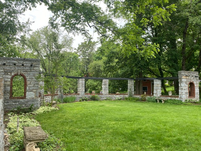 Building Photo - 2 Waverley Green