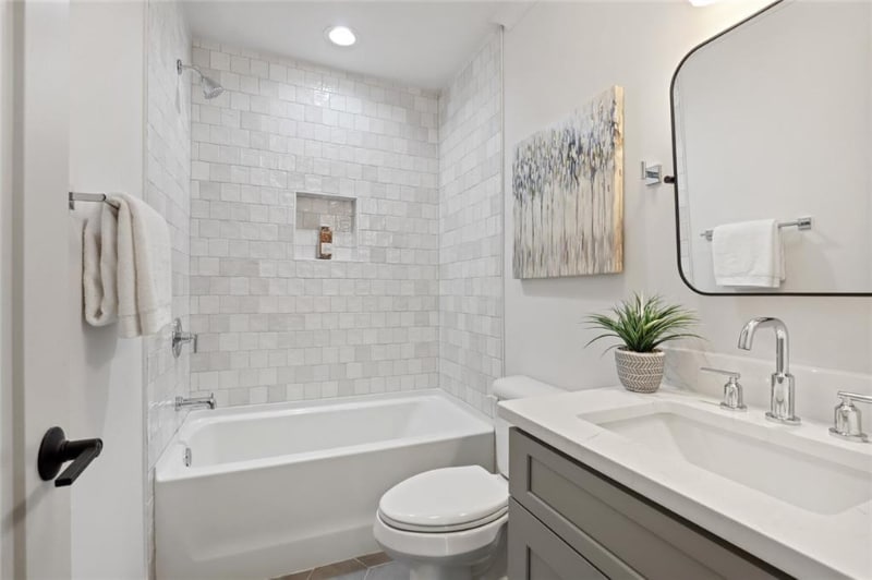 Building Photo - 496 Glenwood Pl SE