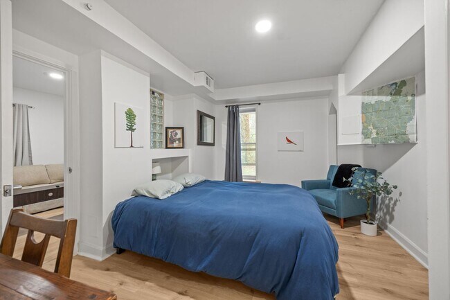 Building Photo - Charming 1 Bed, 1 Bath Duplex with Office/Flex Space near Five Points, Downtown Raleigh