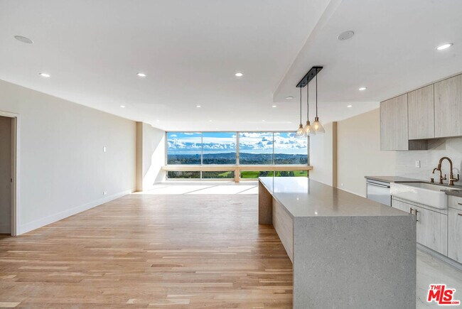 Building Photo - 2222 Ave of the Stars