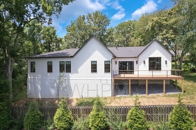 Building Photo - 541 Skyview Dr