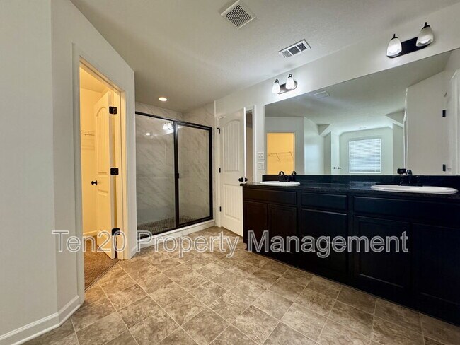 Building Photo - 5037 Lexington Ln