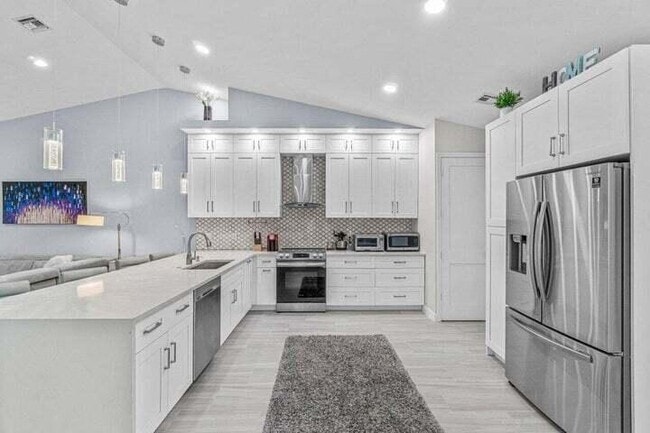 Building Photo - 6114 Heliconia Rd