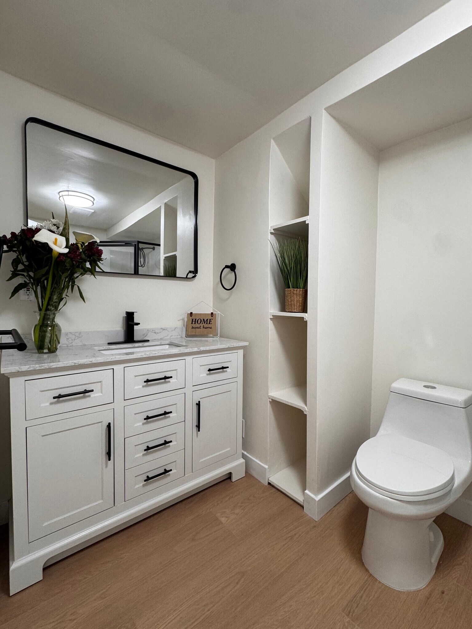 Built-in cubbies make organizing easy! - 1734 Prospect Ave