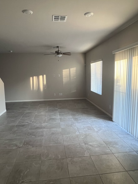 Building Photo - 4453 Lantern Point Ave