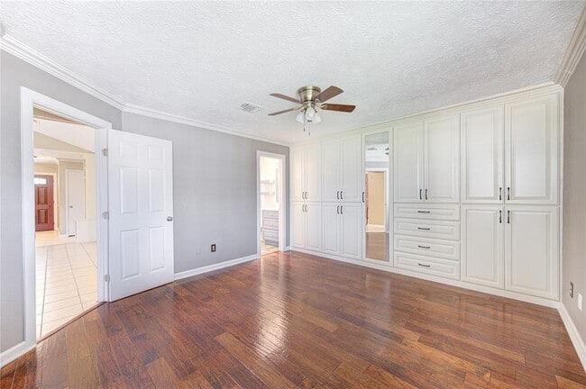 Building Photo - 4705 Dogwood Dr