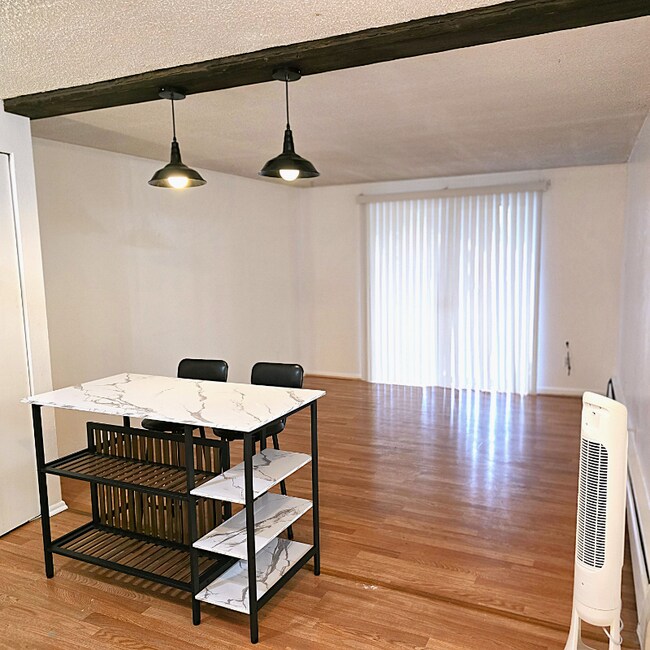 Building Photo - 1304 S Parker Rd