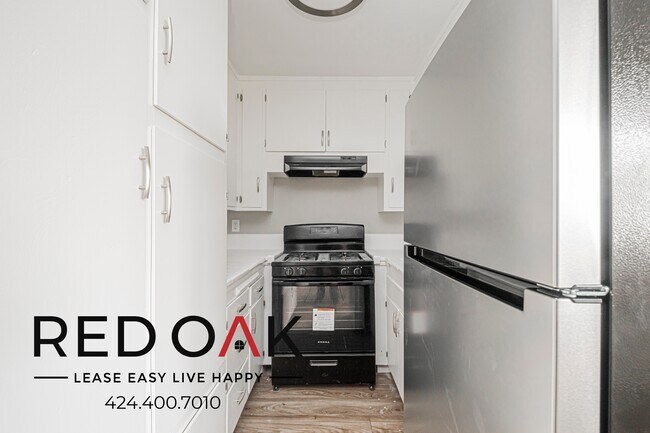 Building Photo - 15405 Vanowen St