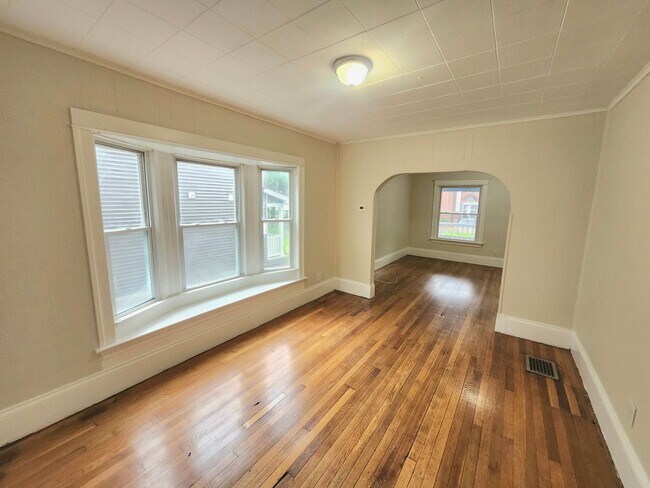 Building Photo - 357 Columbia Ave
