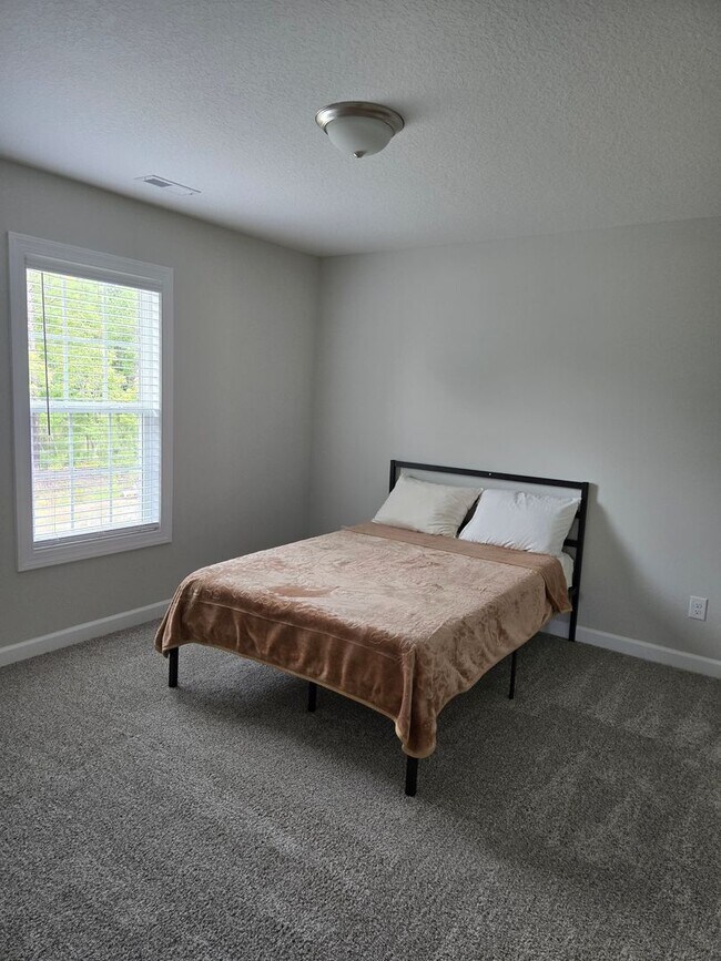 Building Photo - 309 Samuel Run Dr