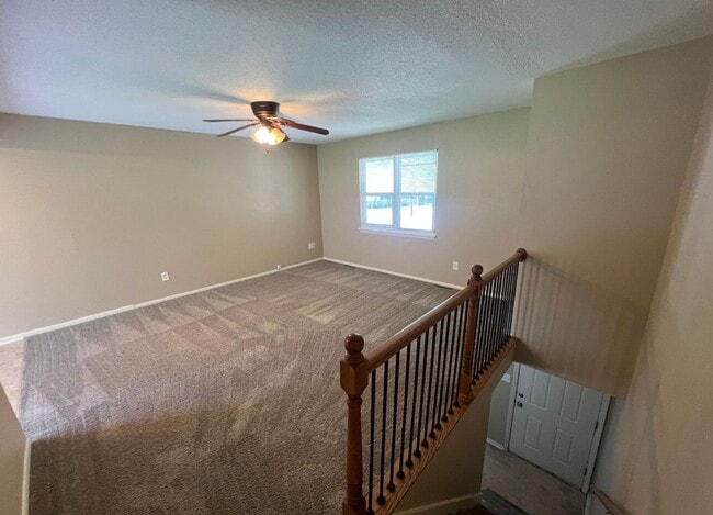 Building Photo - Spacious Split Level Duplex in Lee’s Summit!