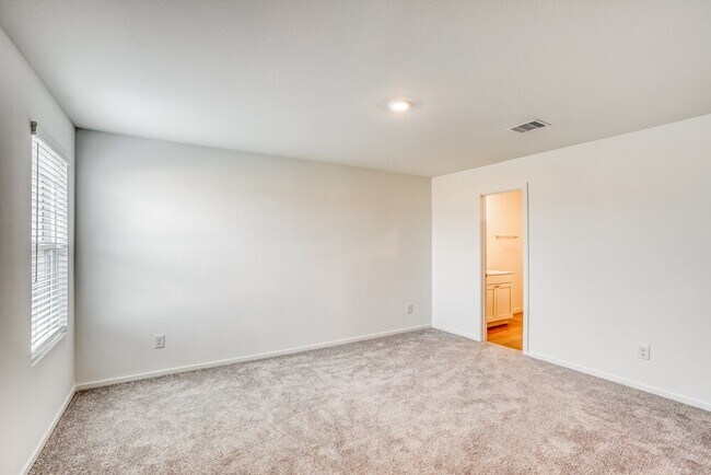 Building Photo - 488 Beechwood Hacienda Dr