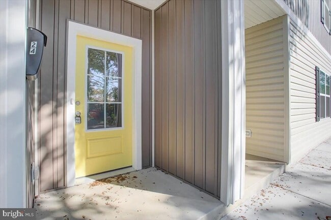 Building Photo - 36 Dahlgren St