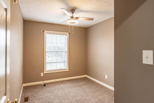 Building Photo - 3360 S Oaklawn Cir