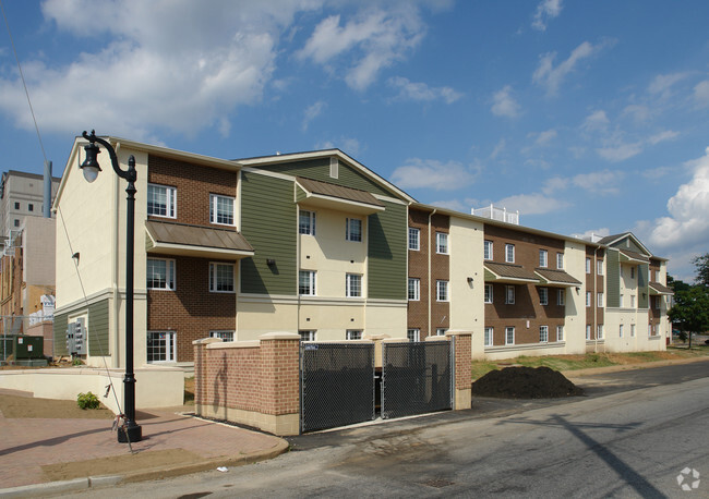 Building Photo - Clayton Court Apartments