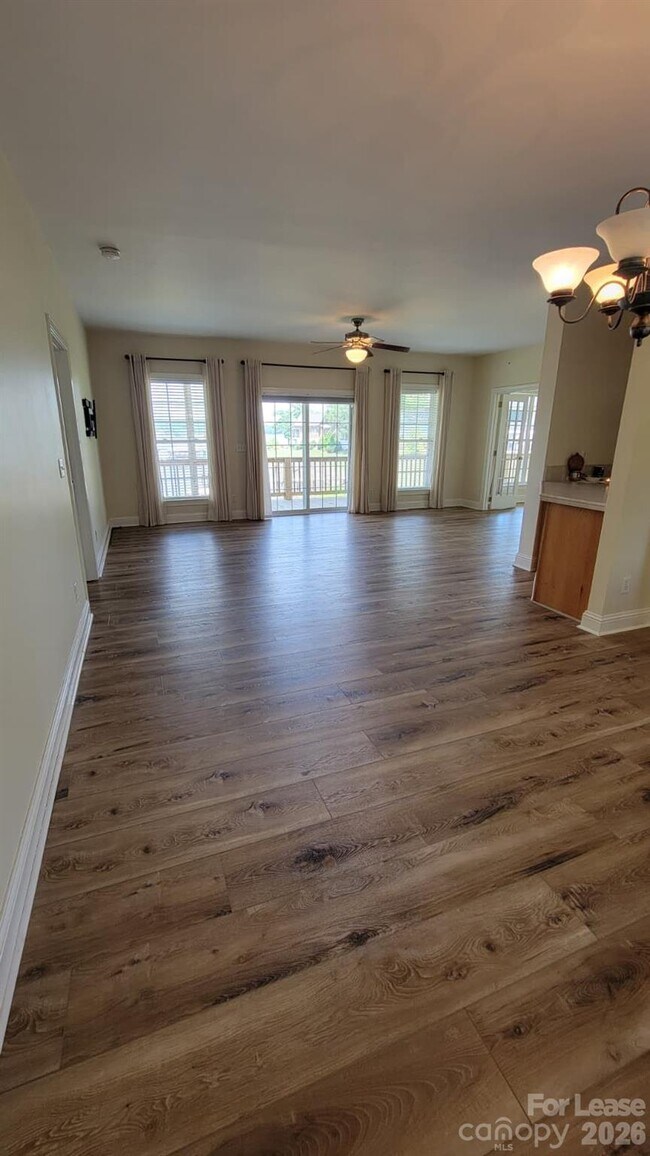 Building Photo - 137 Fern Haven Ln