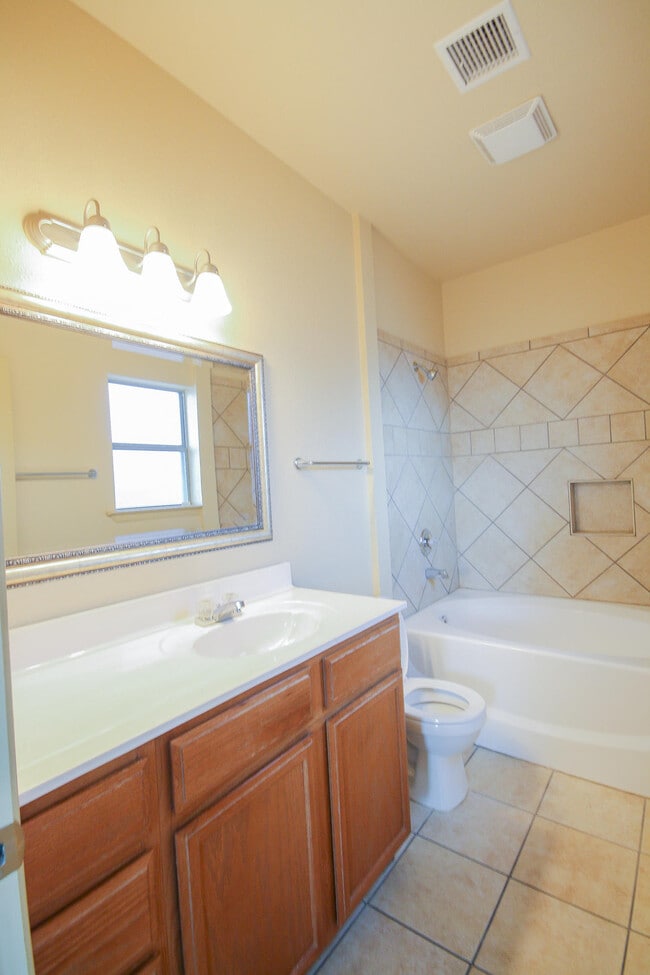 Building Photo - 5806 Redstone Rim Dr