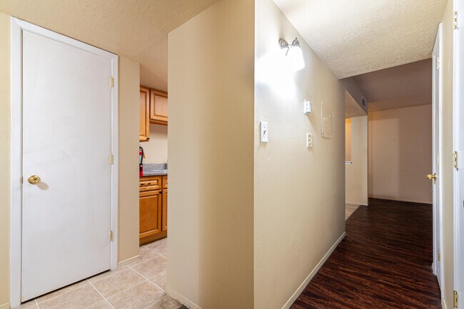 Building Photo - 3528 Tyson Pl NE