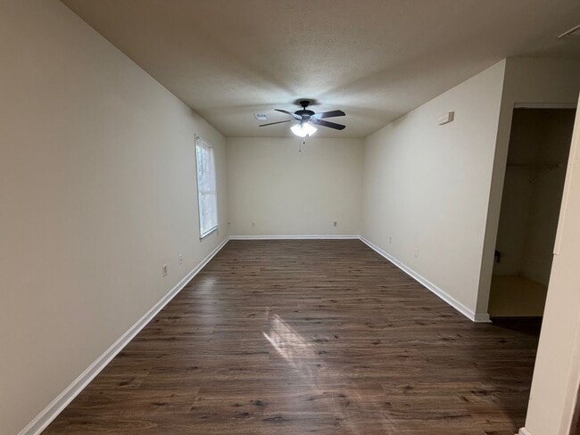 Building Photo - 1337 Kent Dr