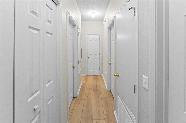 Building Photo - 1552 S Tally Ho Dr