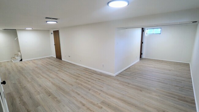 Building Photo - 845 Florland Dr