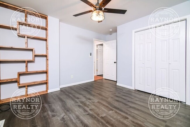 Building Photo - 210 Deer Run Dr