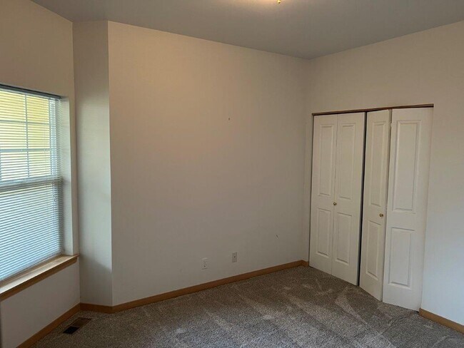Building Photo - 2805 W 20th Ave