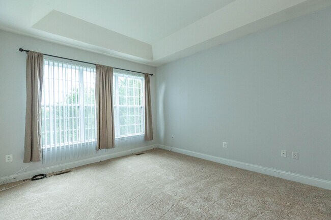 Building Photo - 5 Bed, 3.5 Bath, Single Family Home in Martinsburg, WV