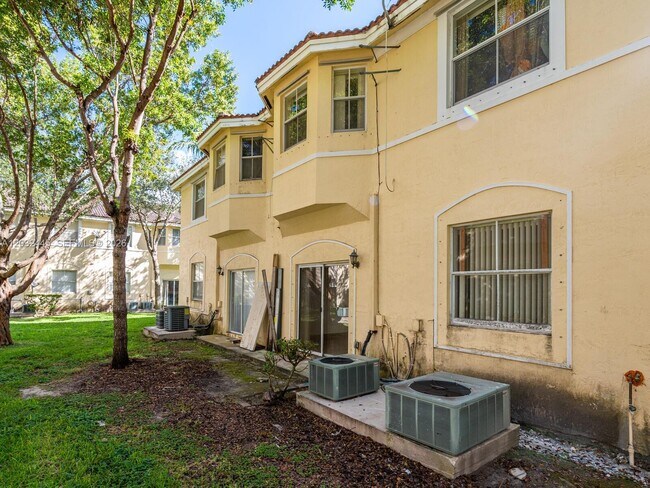 Building Photo - 1663 SE 27th Dr