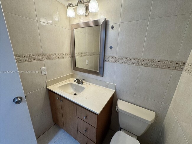 Building Photo - 10651 SW 108th Ave