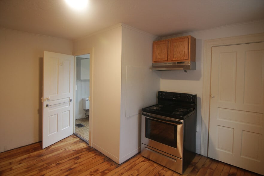 Building Photo - 208 Green St