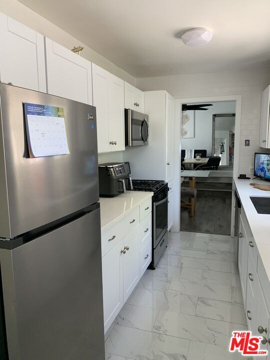 Building Photo - 1835 S Beverly Glen Blvd