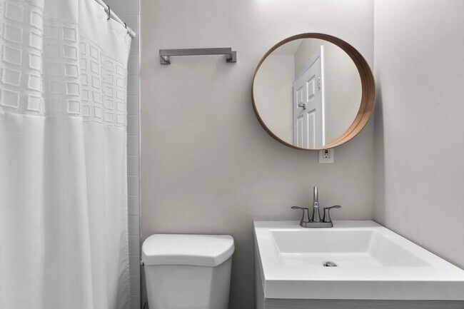 Building Photo - 208 S Durham St