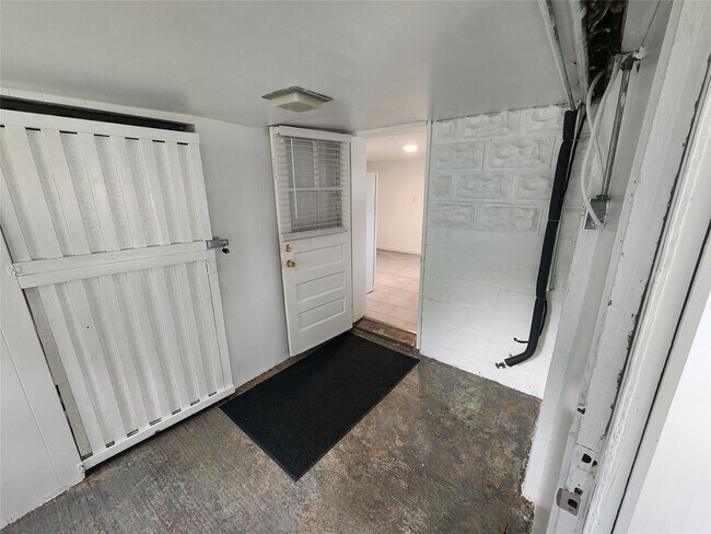 Building Photo - 16 Ardmore St